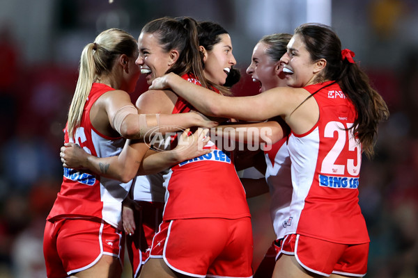 AFLW 2024 Round 01 - Sydney v Collingwood - A-53547662