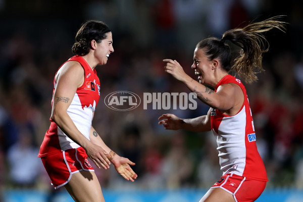 AFLW 2024 Round 01 - Sydney v Collingwood - A-53550417