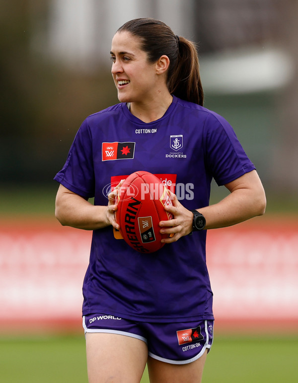 AFLW 2024 Round 01 - Essendon v Fremantle - A-53559785