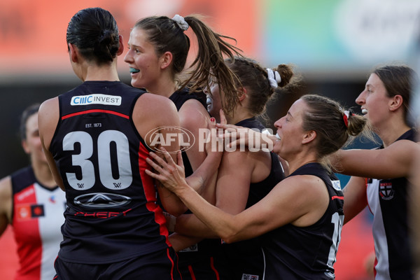 AFLW 2024 Round 01 - Gold Coast v St Kilda - A-53576078