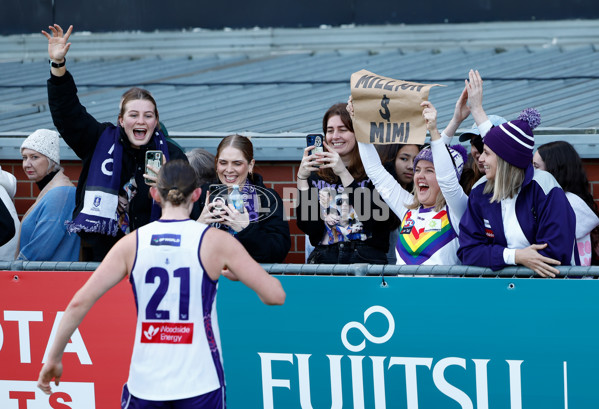 AFLW 2024 Round 01 - Essendon v Fremantle - A-53576102