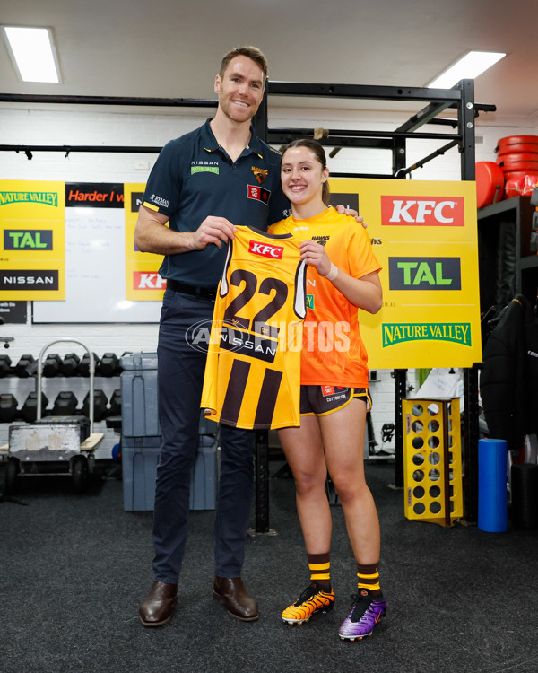 AFLW 2024 Round 01 - Hawthorn v Carlton - A-53602210