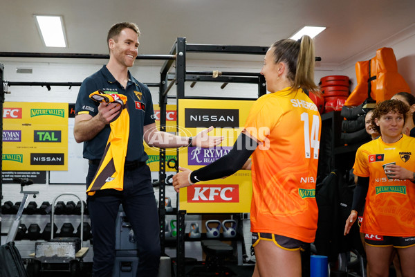 AFLW 2024 Round 01 - Hawthorn v Carlton - A-53604135