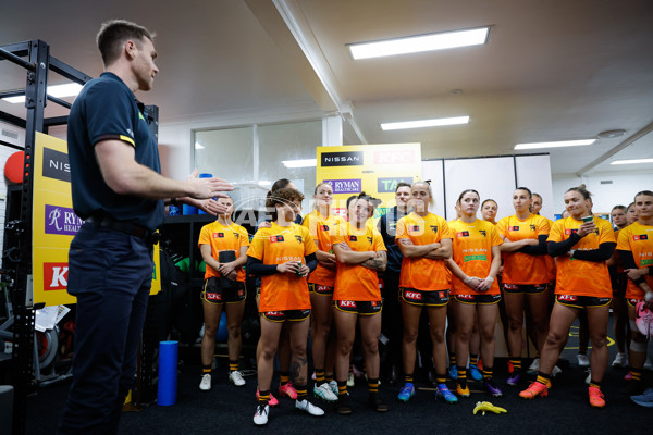 AFLW 2024 Round 01 - Hawthorn v Carlton - A-53604150