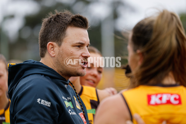 AFLW 2024 Round 01 - Hawthorn v Carlton - A-53606305