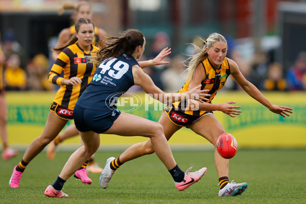 AFLW 2024 Round 01 - Hawthorn v Carlton - A-53606341