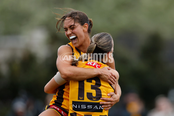 AFLW 2024 Round 01 - Hawthorn v Carlton - A-53606346