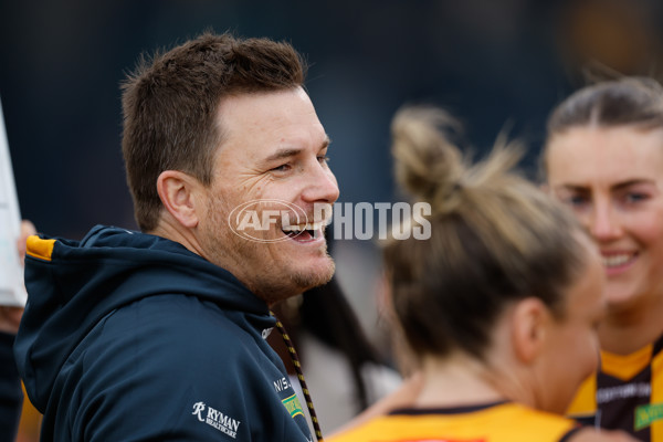 AFLW 2024 Round 01 - Hawthorn v Carlton - A-53608745