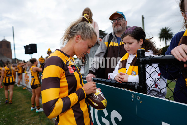 AFLW 2024 Round 01 - Hawthorn v Carlton - A-53611558