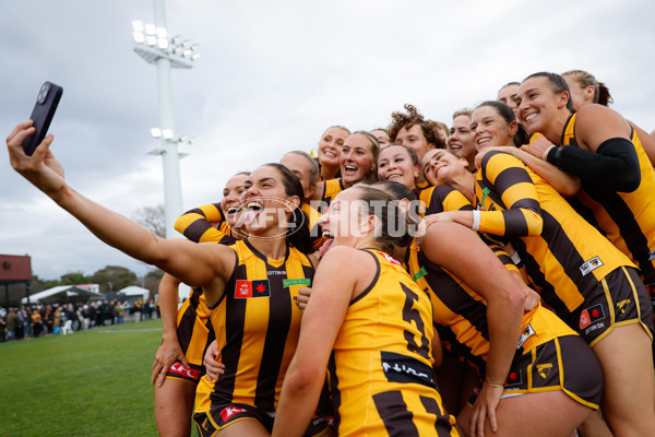 AFLW 2024 Round 01 - Hawthorn v Carlton - A-53611565