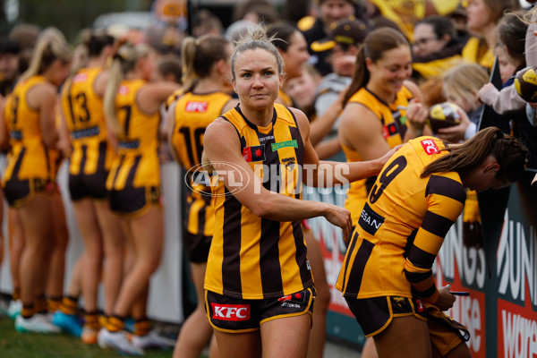 AFLW 2024 Round 01 - Hawthorn v Carlton - A-53612245