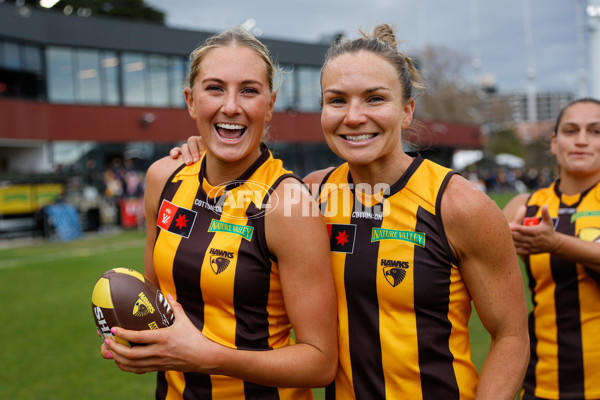 AFLW 2024 Round 01 - Hawthorn v Carlton - A-53612246