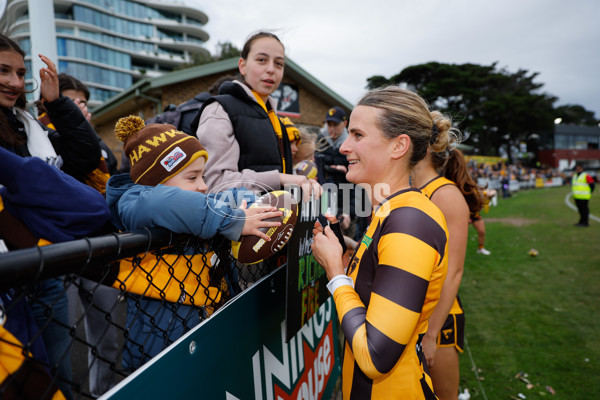 AFLW 2024 Round 01 - Hawthorn v Carlton - A-53612247