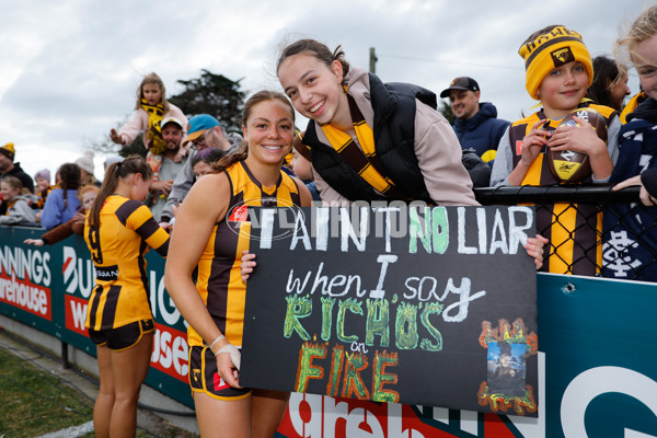 AFLW 2024 Round 01 - Hawthorn v Carlton - A-53612248