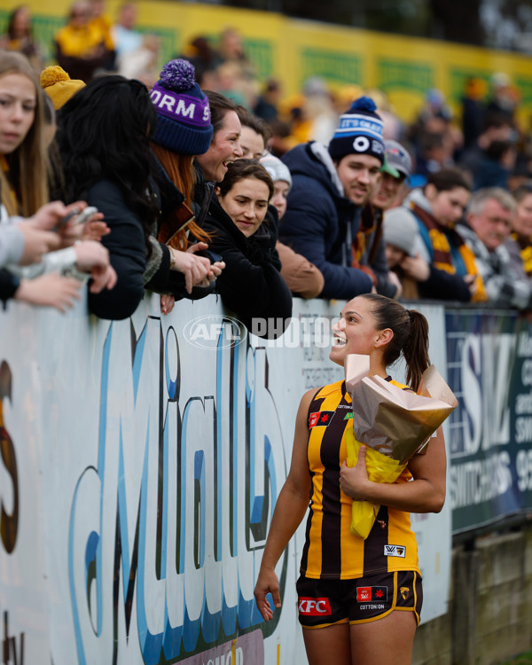 AFLW 2024 Round 01 - Hawthorn v Carlton - A-53612251