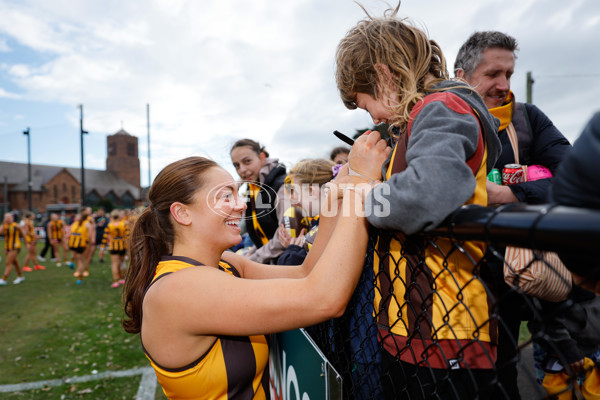 AFLW 2024 Round 01 - Hawthorn v Carlton - A-53612254