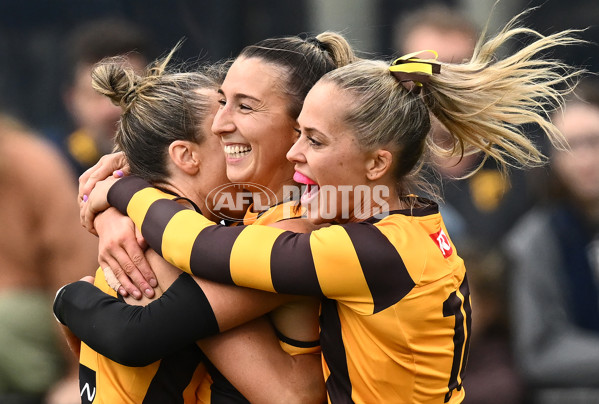 AFLW 2024 Round 01 - Hawthorn v Carlton - A-53612292