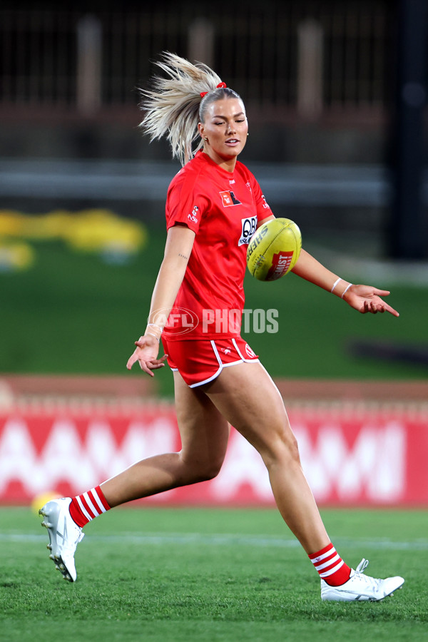 AFLW 2024 Round 01 - Sydney v Collingwood - A-53618142