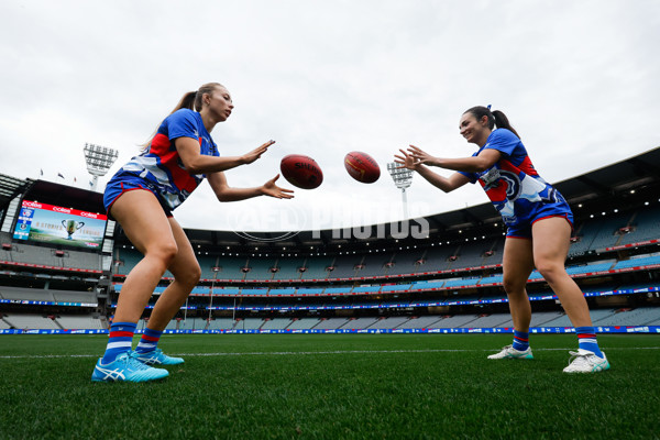 AFLW 2024 Round 02 - Western Bulldogs v Port Adelaide - A-53704996