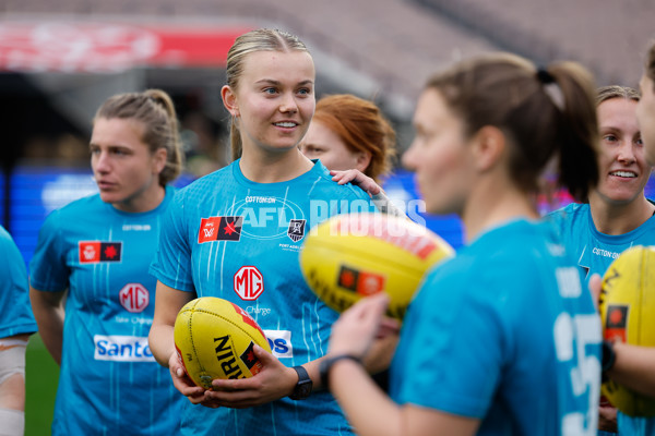 AFLW 2024 Round 02 - Western Bulldogs v Port Adelaide - A-53704997