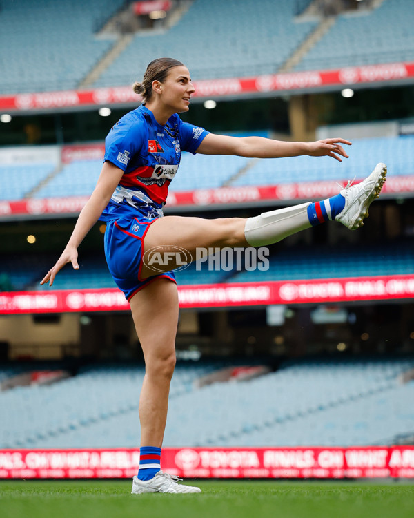 AFLW 2024 Round 02 - Western Bulldogs v Port Adelaide - A-53704999