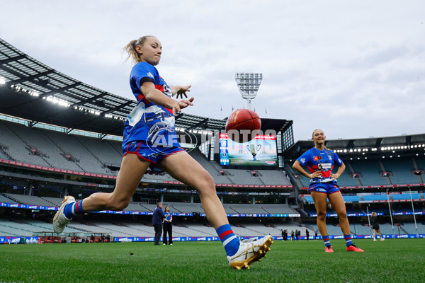 AFLW 2024 Round 02 - Western Bulldogs v Port Adelaide - A-53705001