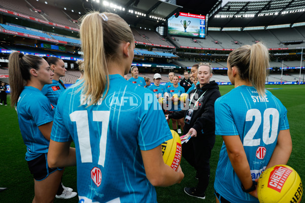 AFLW 2024 Round 02 - Western Bulldogs v Port Adelaide - A-53705003