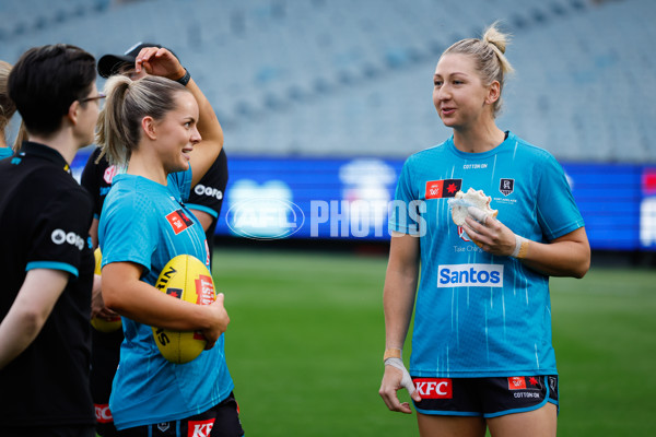 AFLW 2024 Round 02 - Western Bulldogs v Port Adelaide - A-53705004