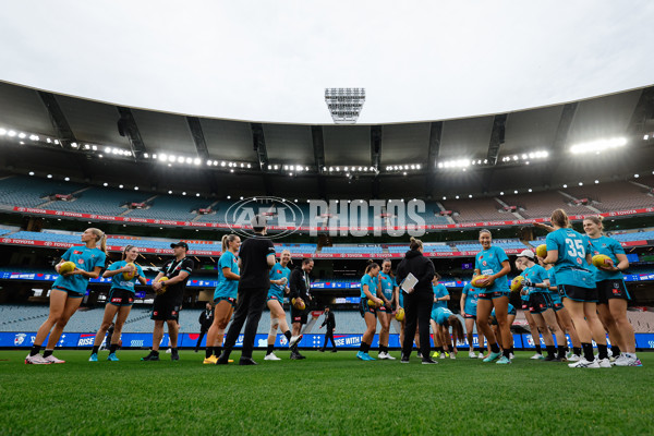 AFLW 2024 Round 02 - Western Bulldogs v Port Adelaide - A-53705006