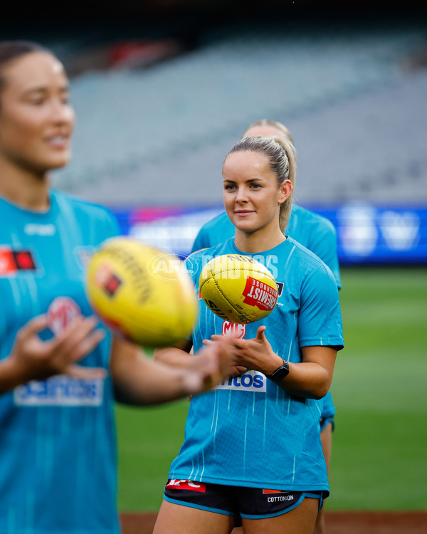 AFLW 2024 Round 02 - Western Bulldogs v Port Adelaide - A-53708277