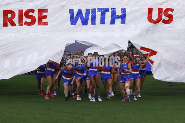 AFLW 2024 Round 02 - Western Bulldogs v Port Adelaide - A-53709408
