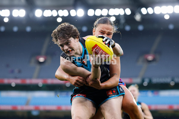 AFLW 2024 Round 02 - Western Bulldogs v Port Adelaide - A-53709438