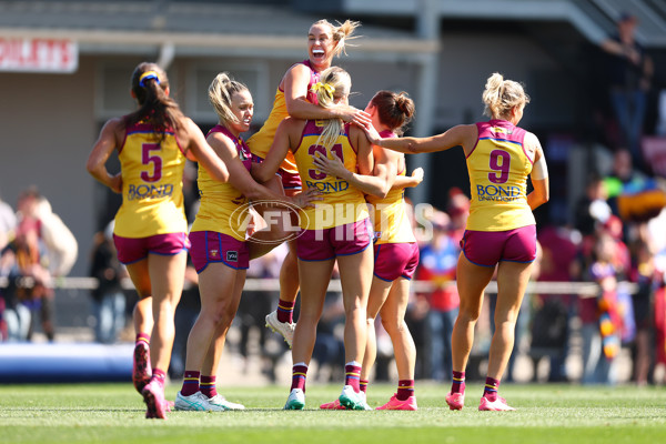AFLW 2024 Round 02 - Melbourne v Brisbane - A-53732577