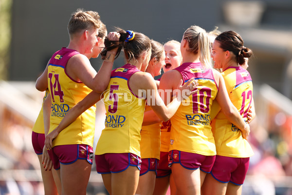 AFLW 2024 Round 02 - Melbourne v Brisbane - A-53735627