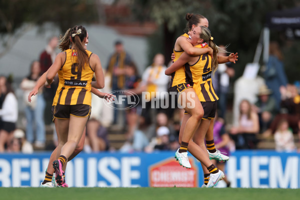 AFLW 2024 Round 02 - Collingwood v Hawthorn - A-53749452