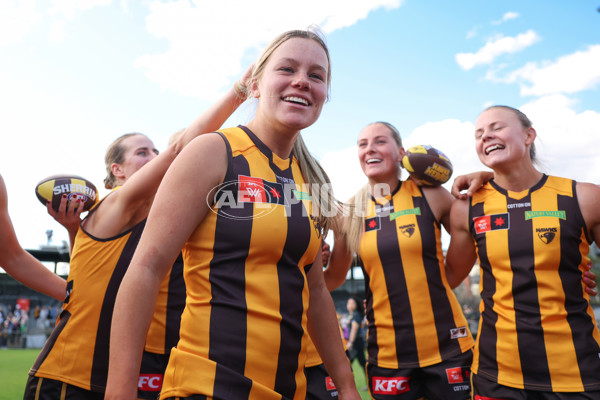 AFLW 2024 Round 02 - Collingwood v Hawthorn - A-53754434