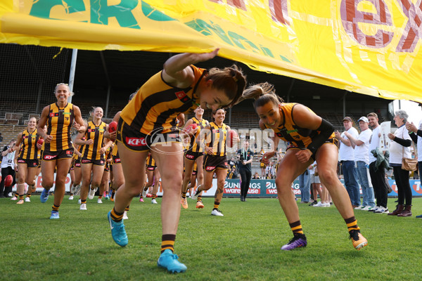 AFLW 2024 Round 02 - Collingwood v Hawthorn - A-53761246