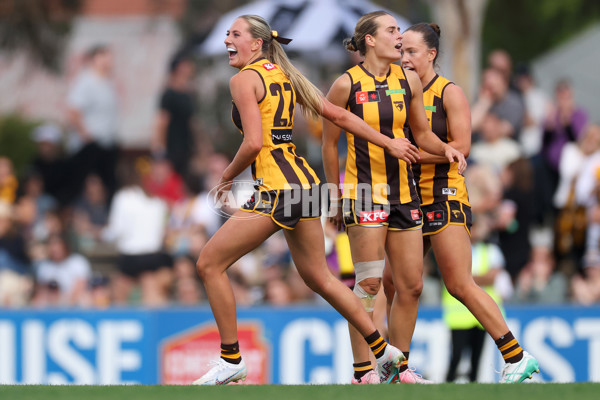 AFLW 2024 Round 02 - Collingwood v Hawthorn - A-53762450