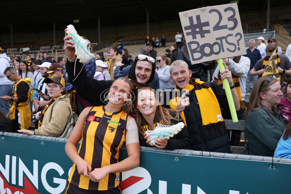 AFLW 2024 Round 02 - Collingwood v Hawthorn - A-53764169