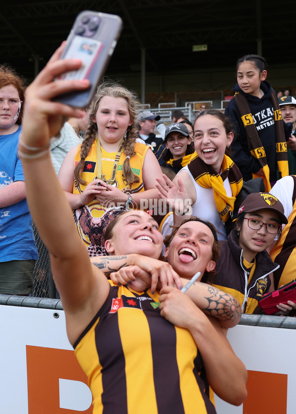 AFLW 2024 Round 02 - Collingwood v Hawthorn - A-53764178