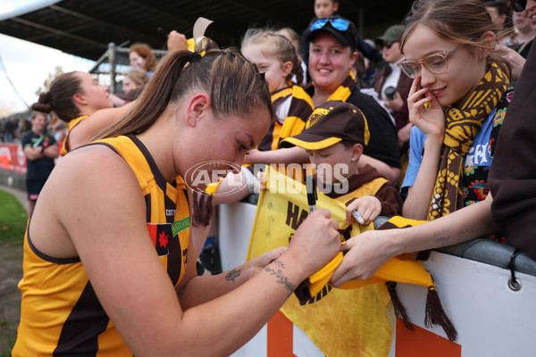 AFLW 2024 Round 02 - Collingwood v Hawthorn - A-53764180