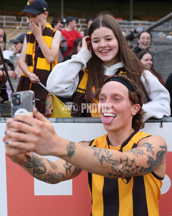 AFLW 2024 Round 02 - Collingwood v Hawthorn - A-53764181