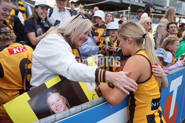 AFLW 2024 Round 02 - Collingwood v Hawthorn - A-53765045