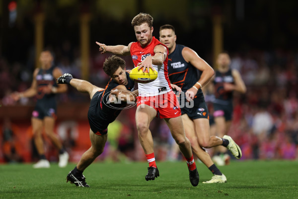 AFL 2024 First Qualifying Final - Sydney v GWS - A-53773311