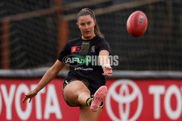 AFLW 2024 Round 02 - Richmond v GWS - A-53789611