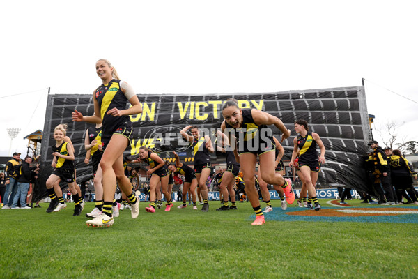 AFLW 2024 Round 02 - Richmond v GWS - A-53790355