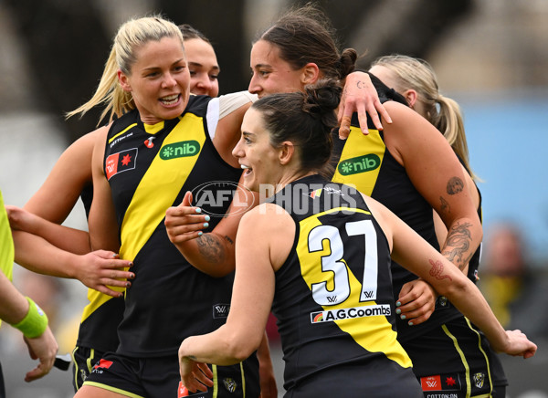AFLW 2024 Round 02 - Richmond v GWS - A-53792315