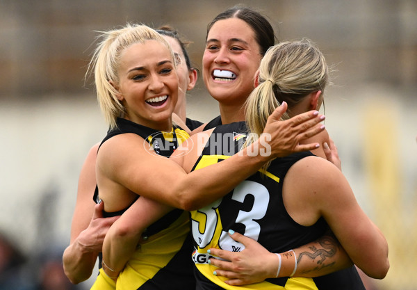 AFLW 2024 Round 02 - Richmond v GWS - A-53793010