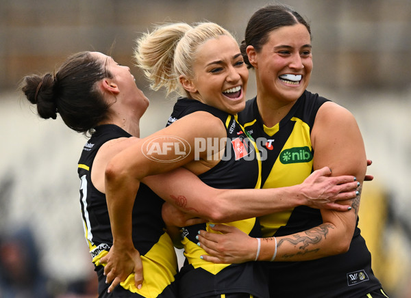 AFLW 2024 Round 02 - Richmond v GWS - A-53793011