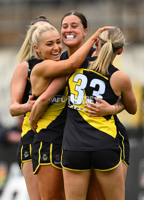 AFLW 2024 Round 02 - Richmond v GWS - A-53793015